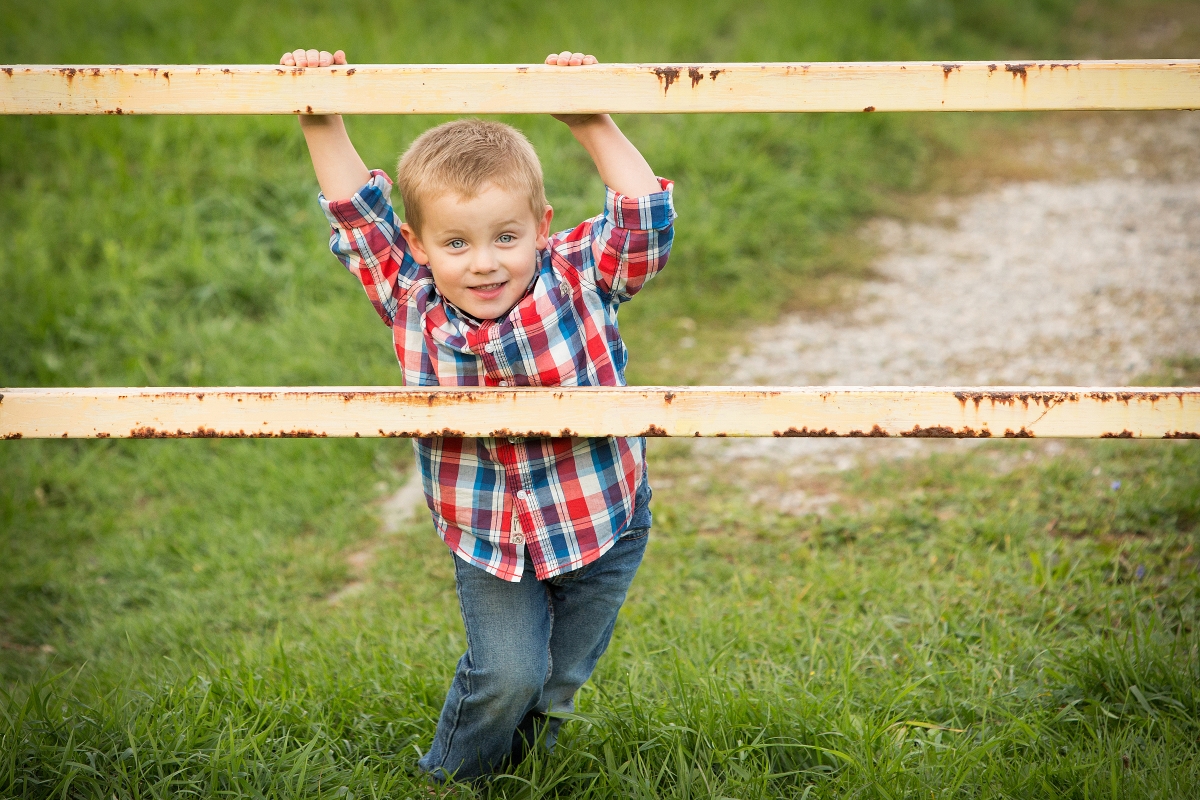 Outdoor toddler photos by Mirus Photography