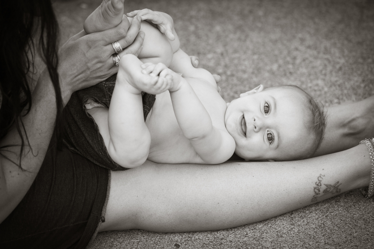 Black and white newborn baby photo Niagara- Mirus Photography